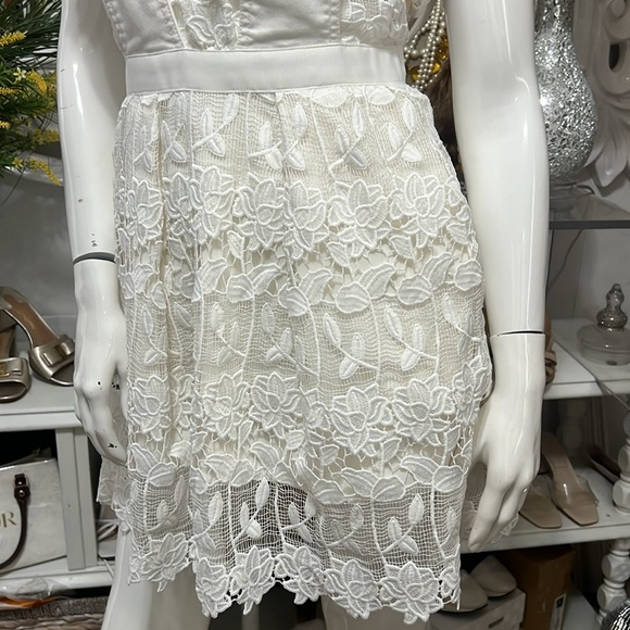 206. SELF-PORTRAIT White Lace Square Neckline Dress 2 - Picture 4 of 17